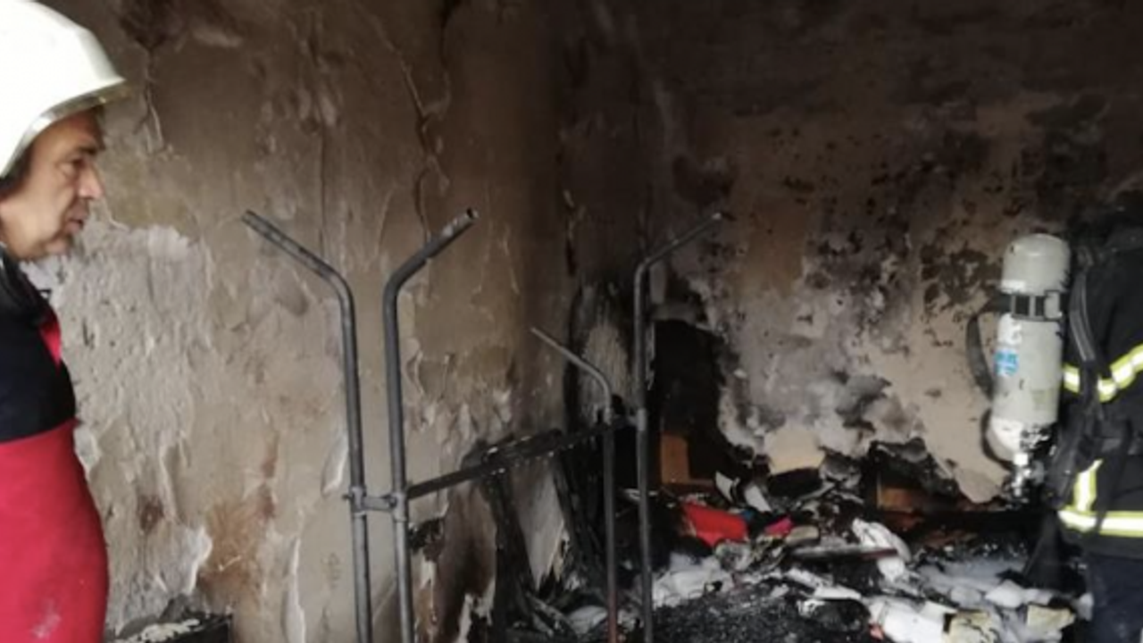 Çıkan yangında ev kullanılmaz hale geldi