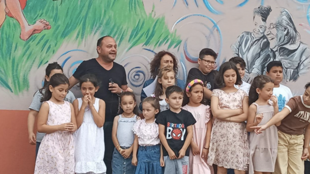 40 Yıl önce görev yaptığı okula kütüphane ve sanatevi açtı