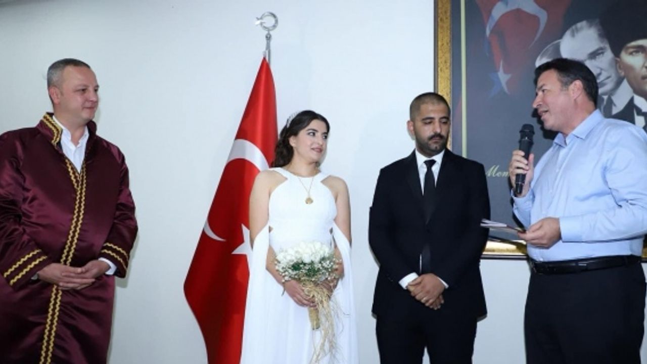 Abdulselam Özçalış, Betül Akalın ile evlendi