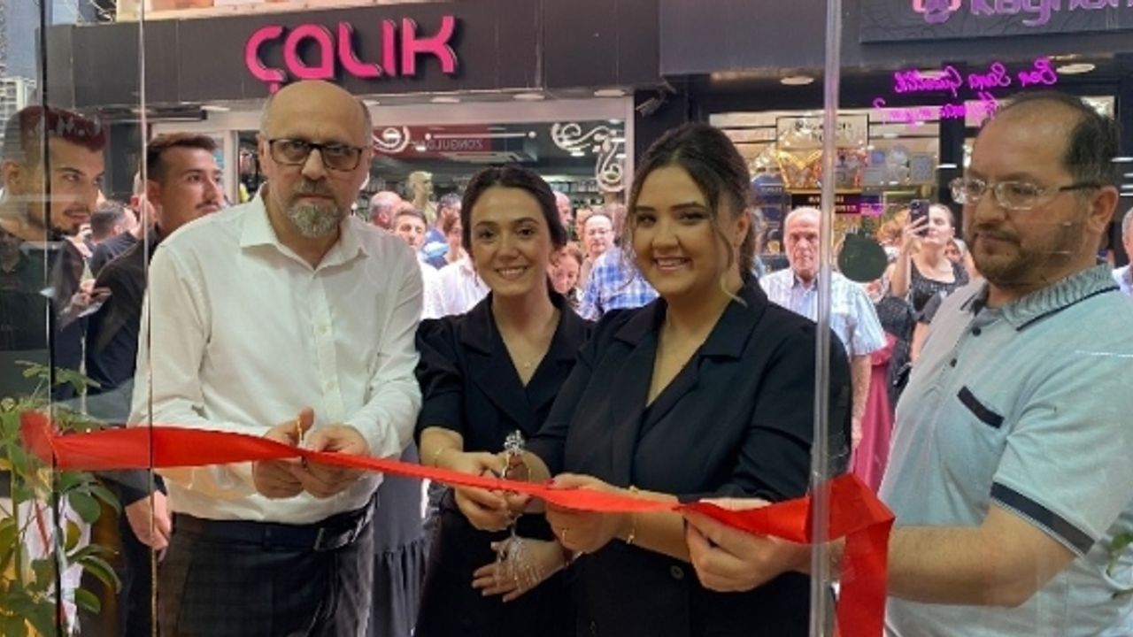 Ay-ka teknoloji mağazası dualarla açıldı