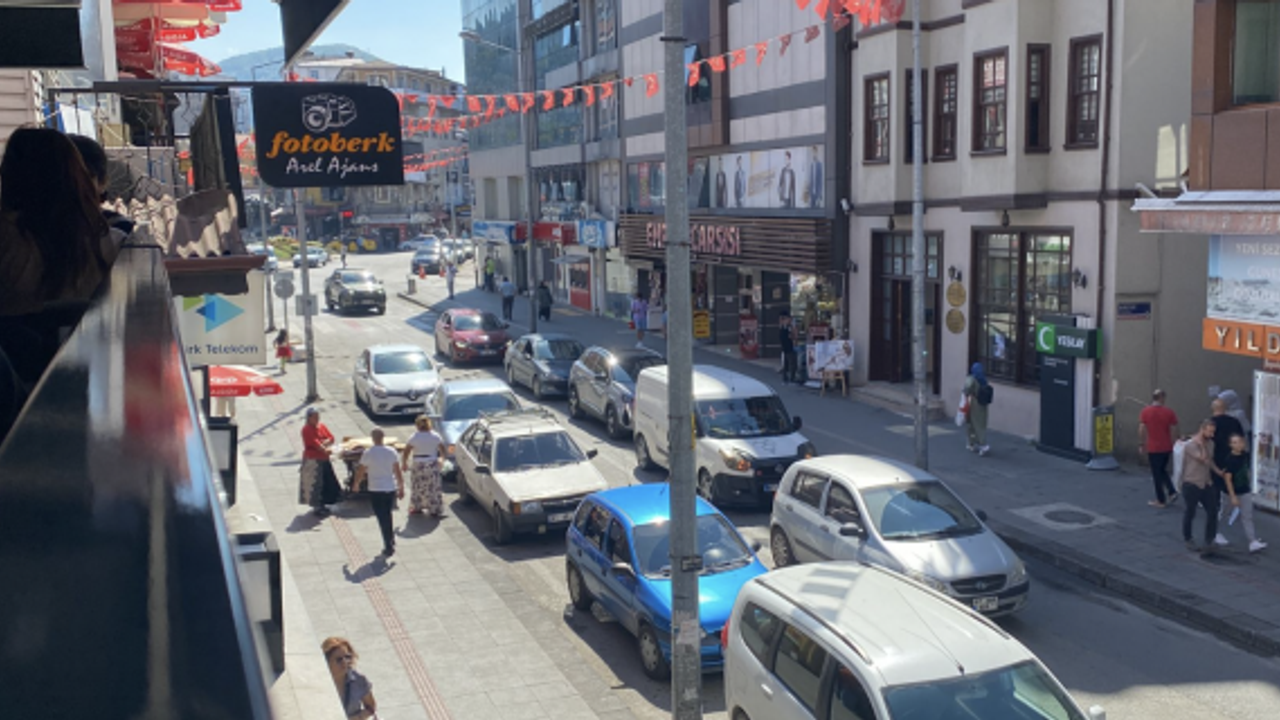 Başı boş parklanmalar sürücüleri canından bezdirdi