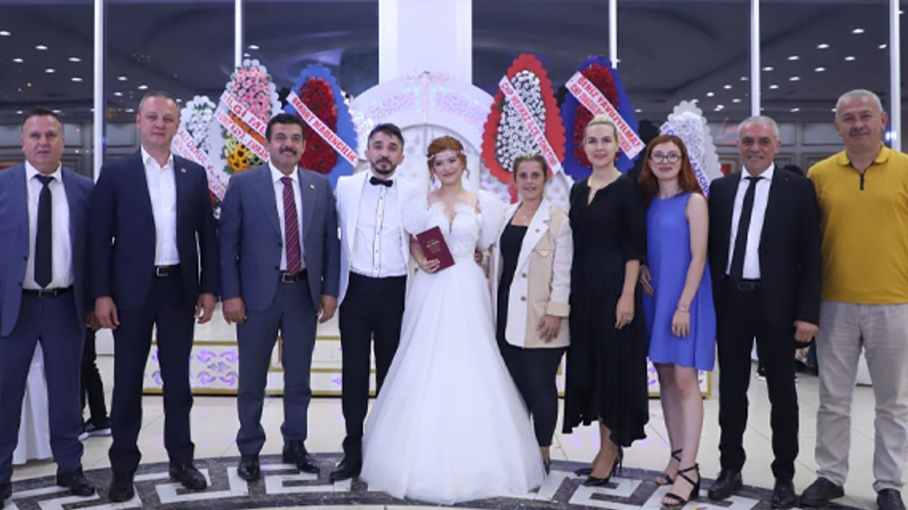 Gazeteci Ergin Özkul, spiker Bilge Albas ile hayatını birleştirdi...