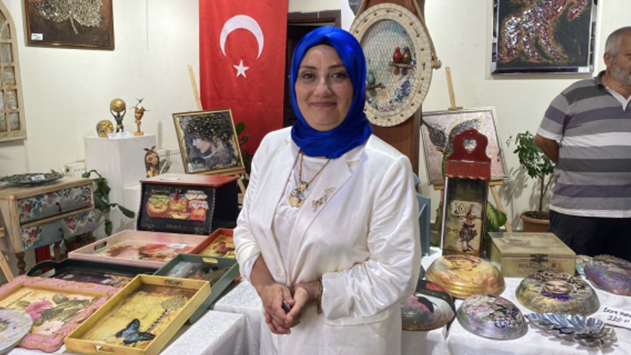 Geri dönüşüme kazandırdığı 100’ün üzerinde farklı eserle sergi açtı