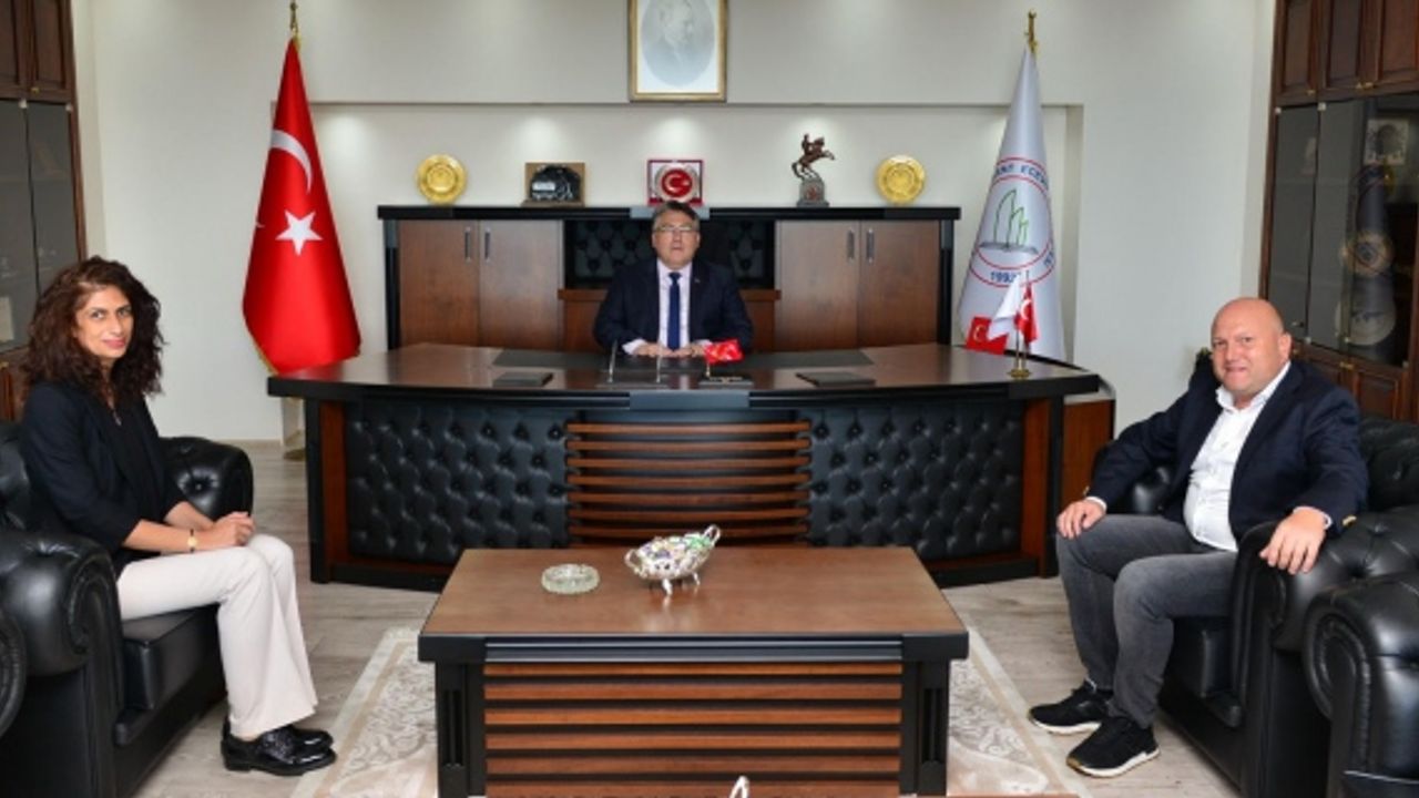 İş İnsanı Zeki Çolak'tan Rektör Özölçer’e ziyaret