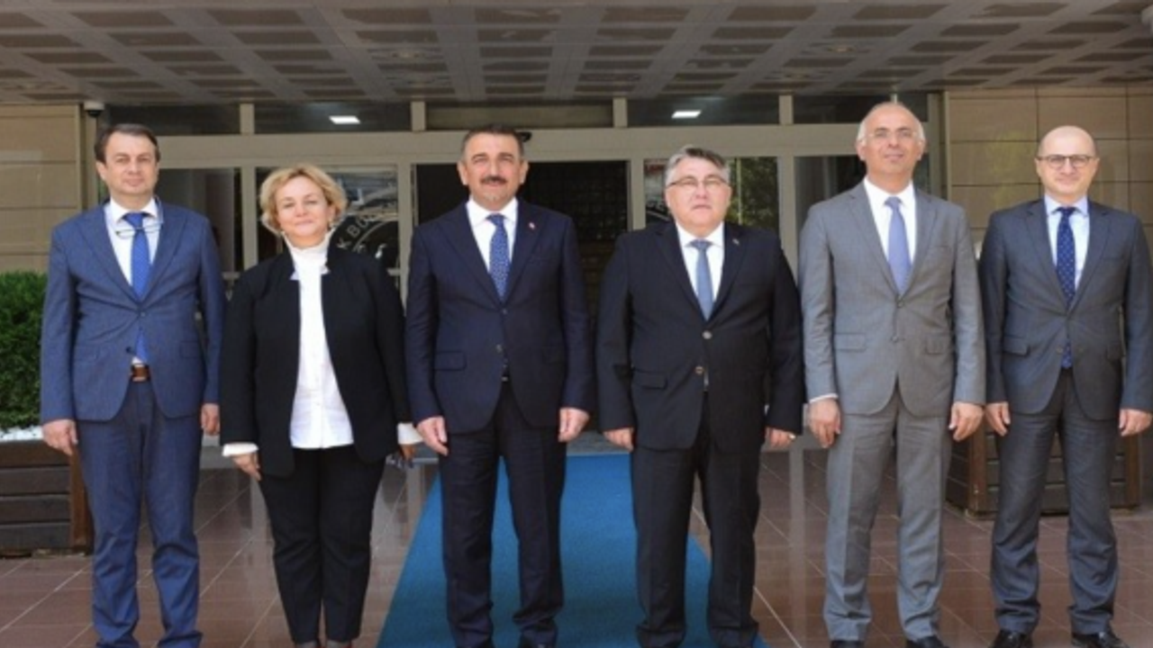 Vali Hacıbektaşoğlu'ndan Rektör Özölçer'e ziyaret