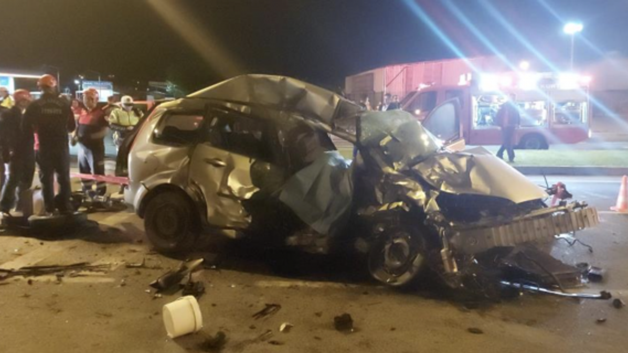 Bariyeri geçip karşı şeride geçti: 1 ölü, 2 yaralı