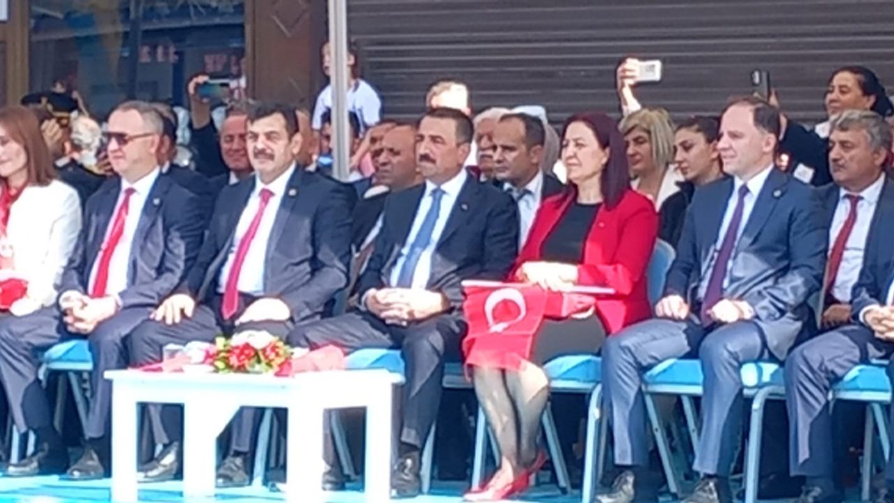 Cumhuriyet törenleri, Madenci Anıtı'nda başladı