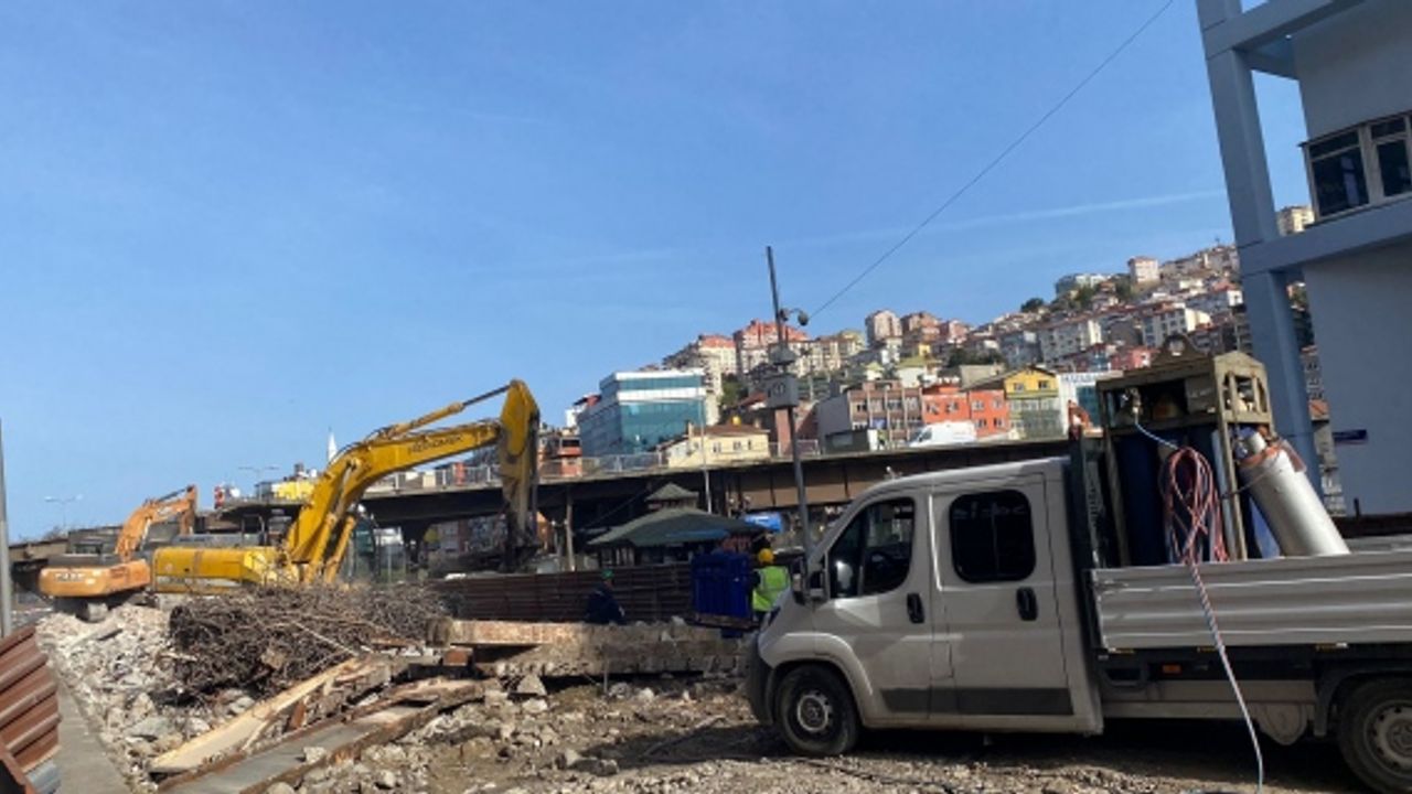 Fevkani Köprü'nün Soğuksu ve Acılık ayağı tamamen yıkıldı