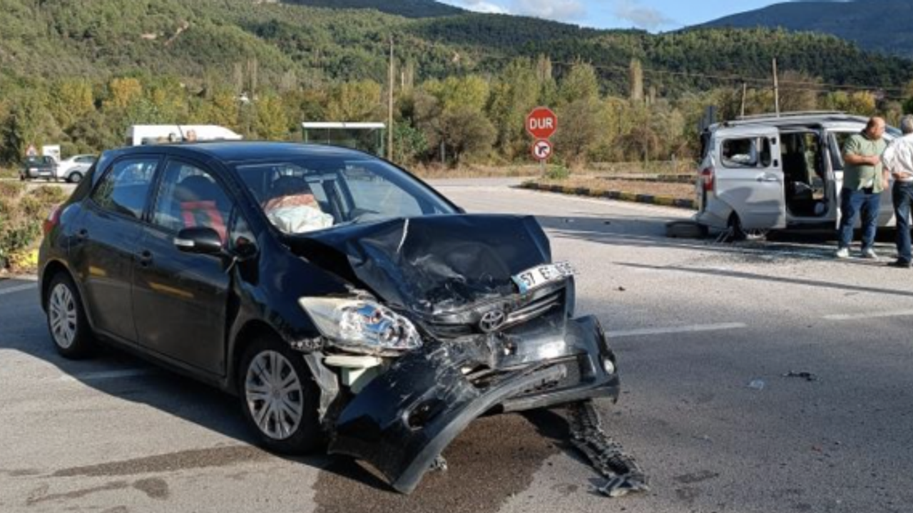 İki ayrı trafik kazası: 6 yaralı