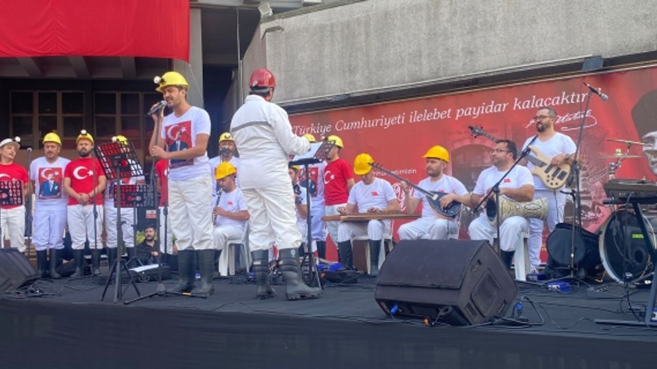Madenci korusu, Cumhuriyet için söyledi