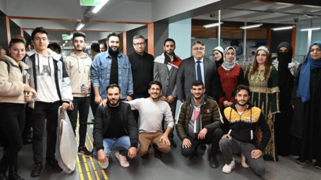Filistinli öğrenciler kendi ülkelerini tanıttı