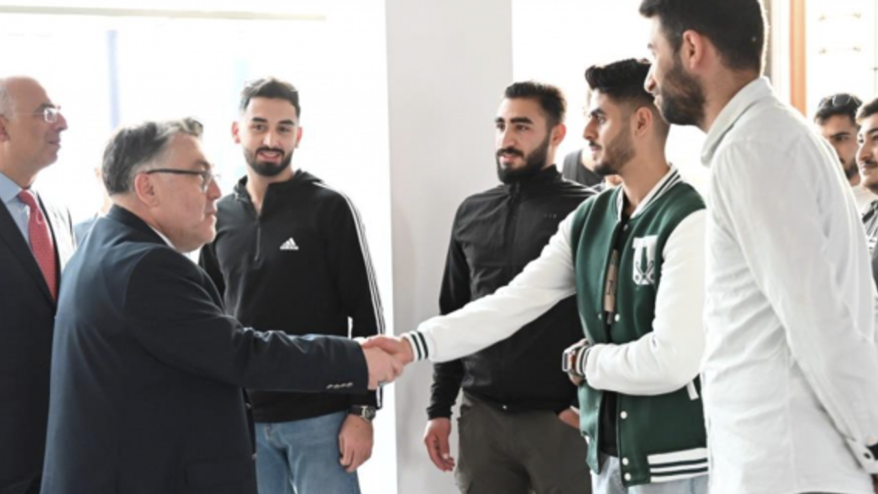 Filistinli öğrencilerle bir araya geld
