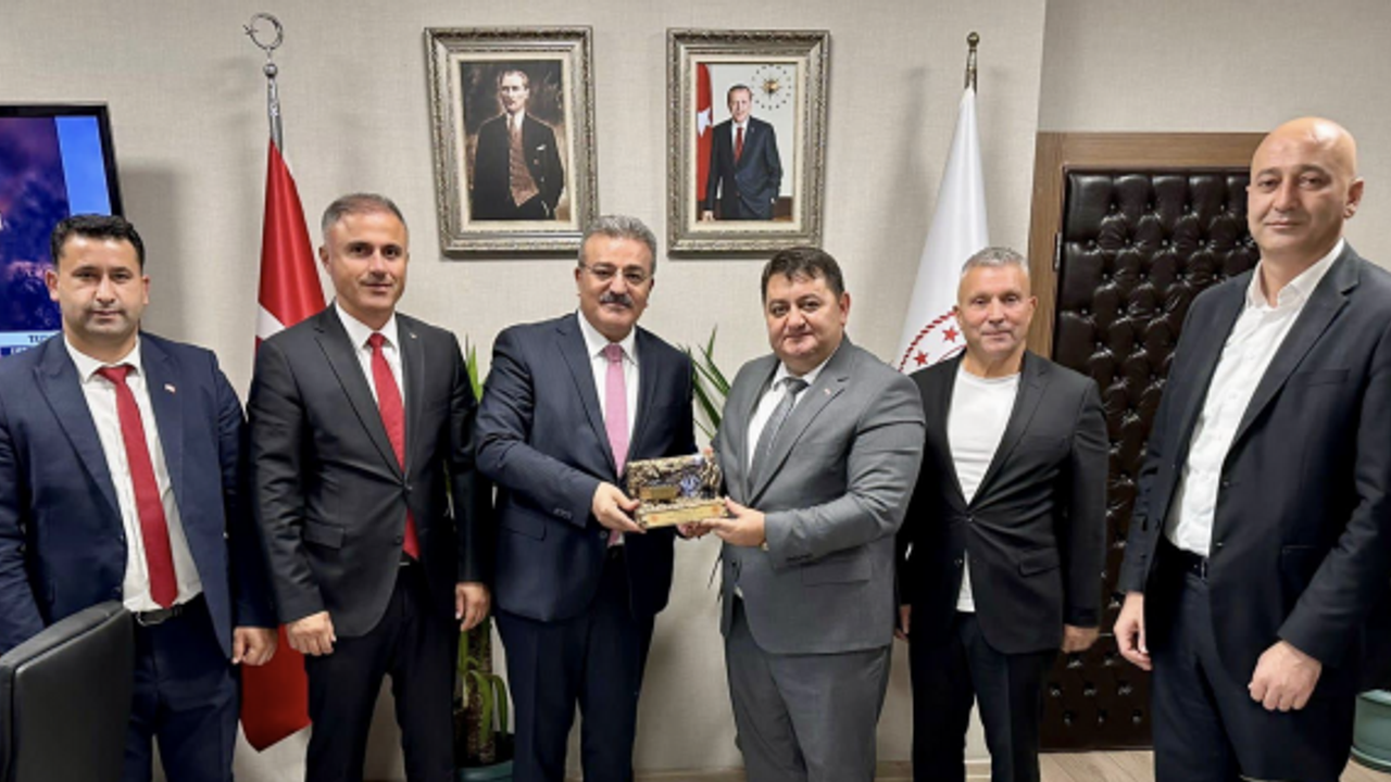 GMİS Yönetimi, Çalışma Bakanı Özçelik'i ziyaret etti