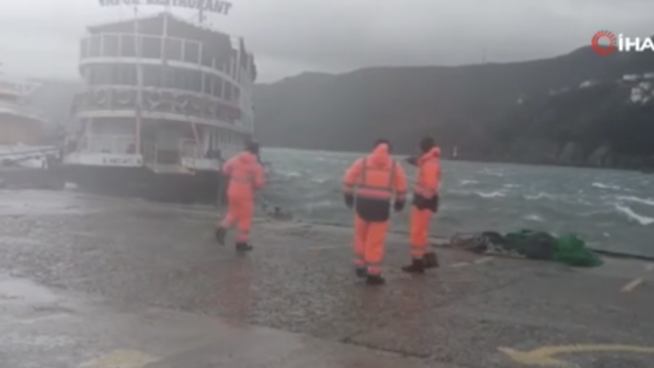 Tekne battı, restoran geminin halatları koptu