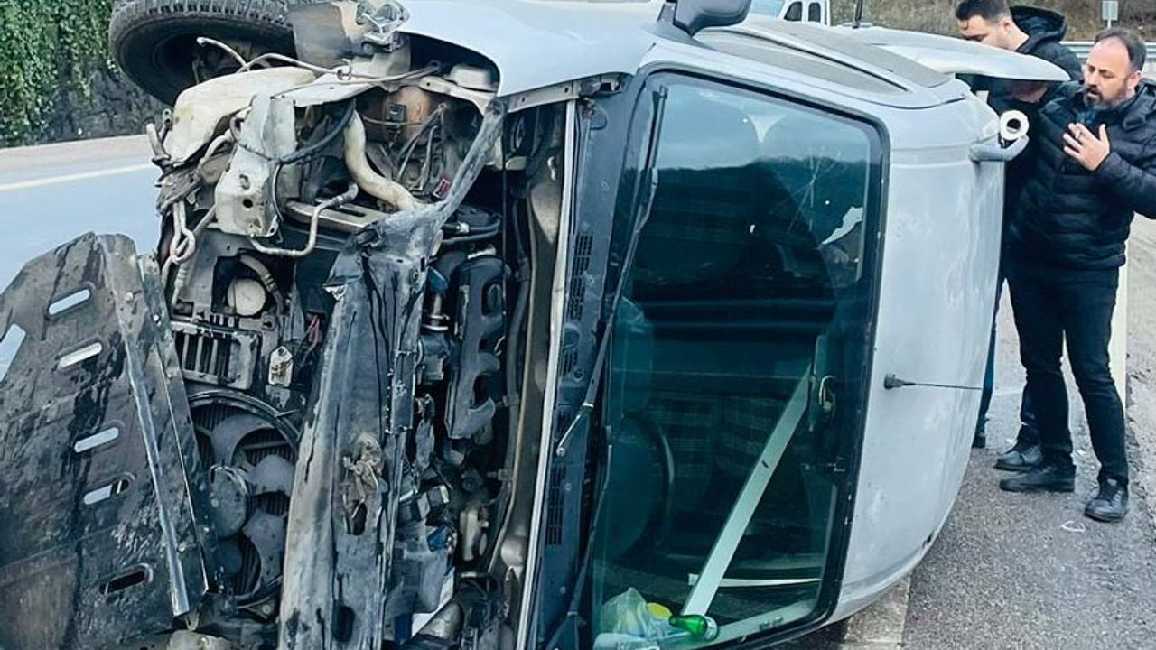 Zonguldak-Ereğli karayolunda otomobil devrildi