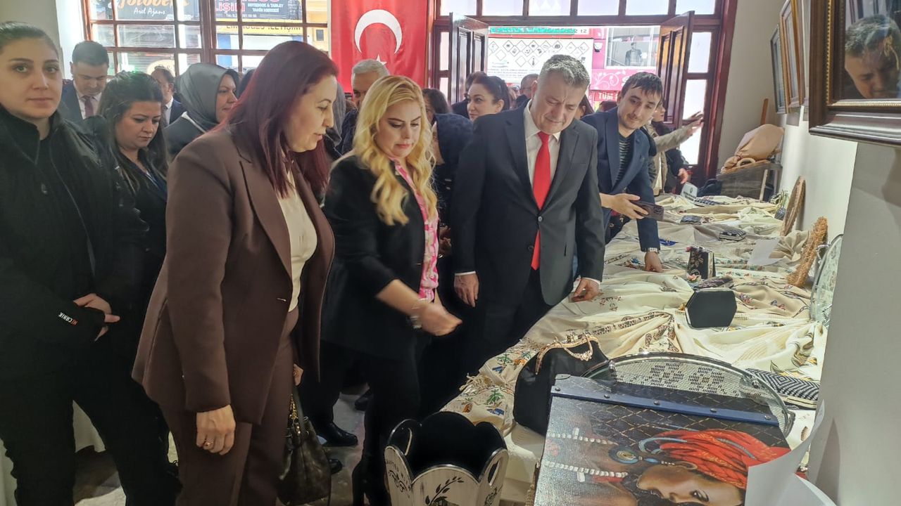 Zonguldak'ta Halk Eğitim sergisi açıldı