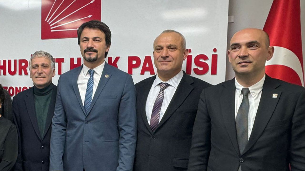AK Parti aday yapmadı: Burhan Sezgin, CHP'ye geçti!