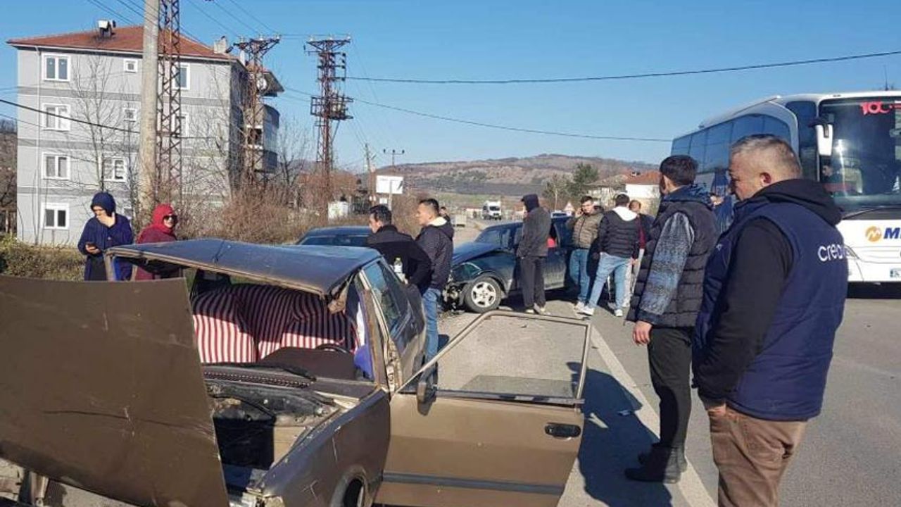 Zonguldak'ta iki araç çarpıştı: 3 yaralı