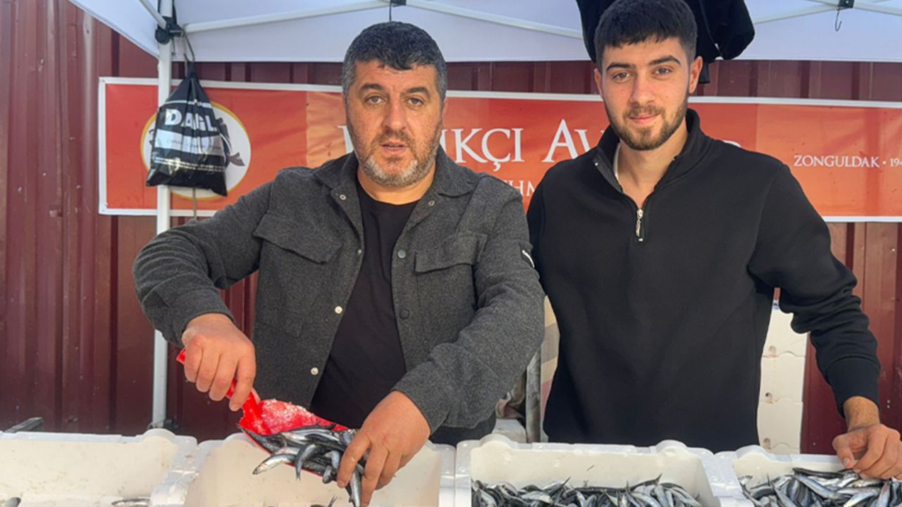 Zonguldak’ta hamsi tezgahlarda 75 liradan alıcı buldu...