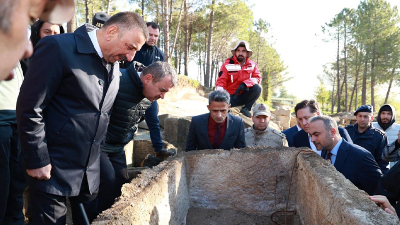 Tios Antik Kenti'nde bulunan Roma Dönemi lahitleri törenle açıldı