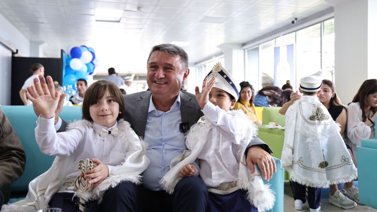 Sünnet şöleni; 35 çocuk sünnet edildi
