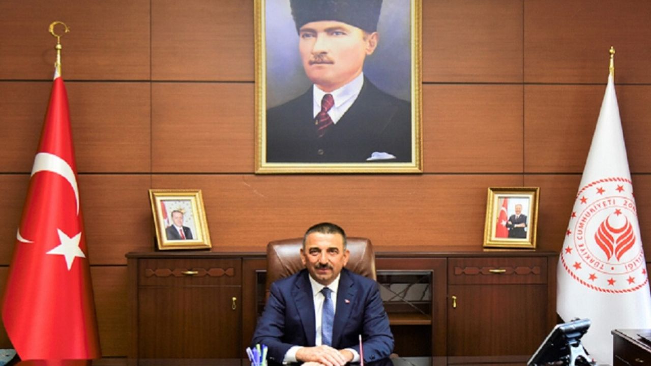 “Cumhuriyet, yeniden doğuşun simgesidir”