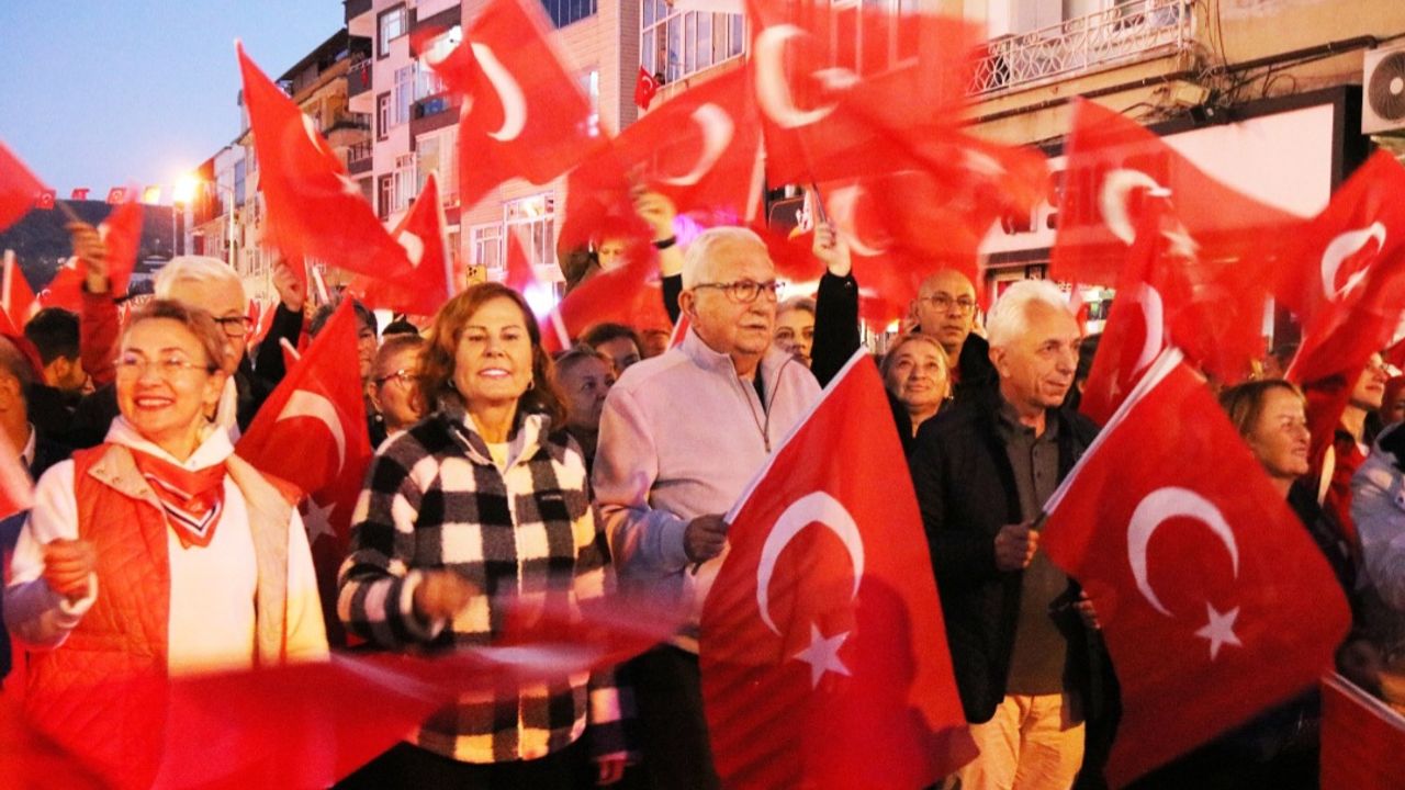 Ereğli, Atatürk ve Cumhuriyet için yürüdü