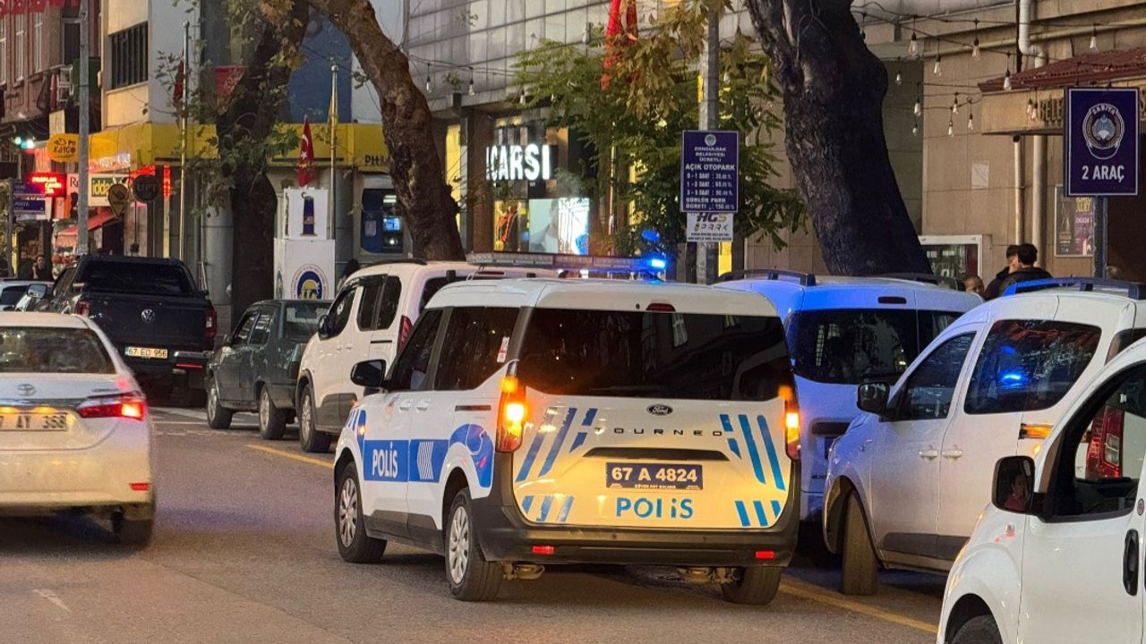 Kızların görüntüsünü çeken adama zabıta müdahale etti