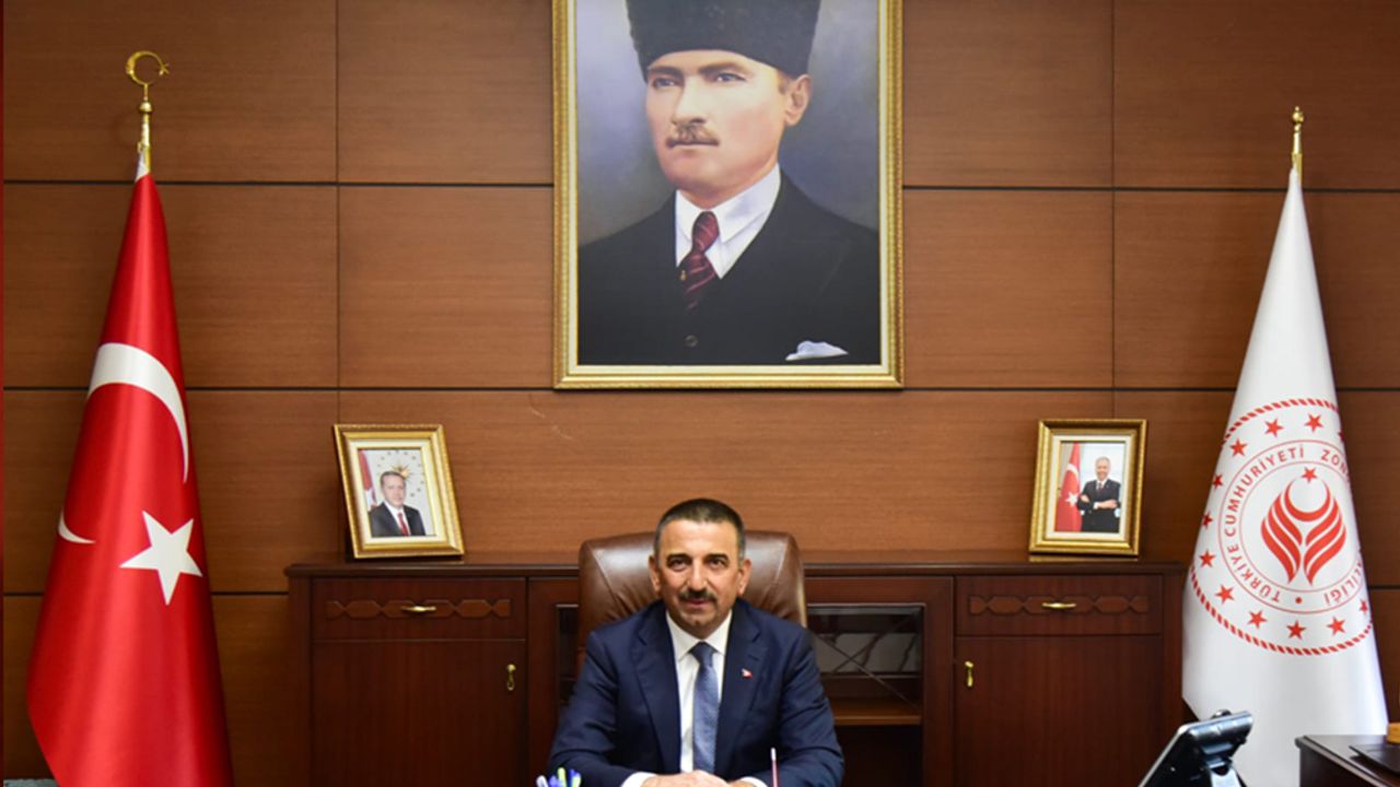 Vali Hacıbektaşoğlu'ndan Atatürk fotoğraflı Cumhuriyet mesajı