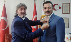 Mustafa Çağlayan'a Ganera Paşayeva'nın rozetini taktı