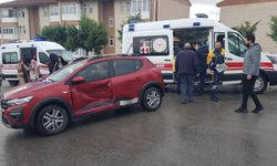 İki otomobilin çarpıştığı kazada 3 kişi yaralandı