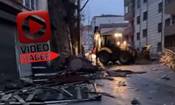 Yağcılar'da çatı uçtu, hastane yolu kapandı...