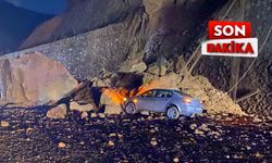 Son Dakika I Büyük heyelan:  Kaya parçaları otomobilin üzerine düştü!