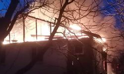 Mahalleli farketti: Çatı yangını söndürüldü...