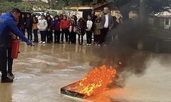 Ortaokul öğrencilerine deprem ve yangın tatbikatı