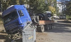 Zonguldak Ereğli’de Çelik Saç Yüklü Tır Yan Yattı