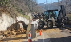 Zonguldak'ta heyelan; 1 ev tahliye edildi, yol trafiğe kapatıldı