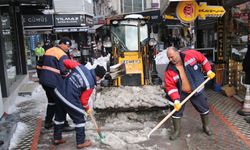 Kdz. Ereğli’de, kar kütleleri kaldırılıyor