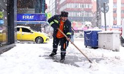 Zonguldak'ta kar küreme çalışmaları başladı