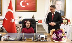Başkan Erdem, Miray Cevizdibi'ne koltuğu devretti