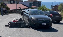 Motosiklet, otomobille çarpıştı! 1 yaralı