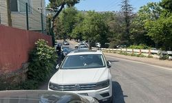 Başı boş parklanmalar trafiği tehlikeye düşürdü