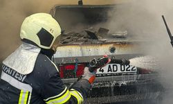 Otomobil garajda alev aldı