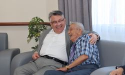 Rektör Özölçer, Huzurevi sakinlerinin Kurban Bayramı'nı kutladı