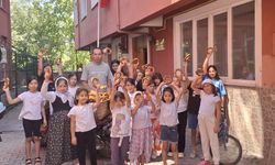 Mahalle muhtarı Kur-an kursu öğrencilerine ikramda bulundu