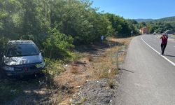 Kontrolden çıkan araç ormsnlık alana uçtu