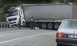 Sapça'da TIR yan yattı: Trafik kontrollü veriliyor