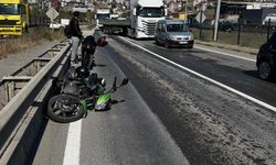 Otomobil motosiklete çarpıp kaçtı: 1 yaralı