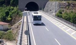 Zonguldak’ta geri manevra yapan halk otobüsü kazaya neden oldu