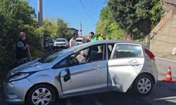 Takla atan otomobilden anne ve 5 yaşındaki çocuğu yaralı kurtuldu